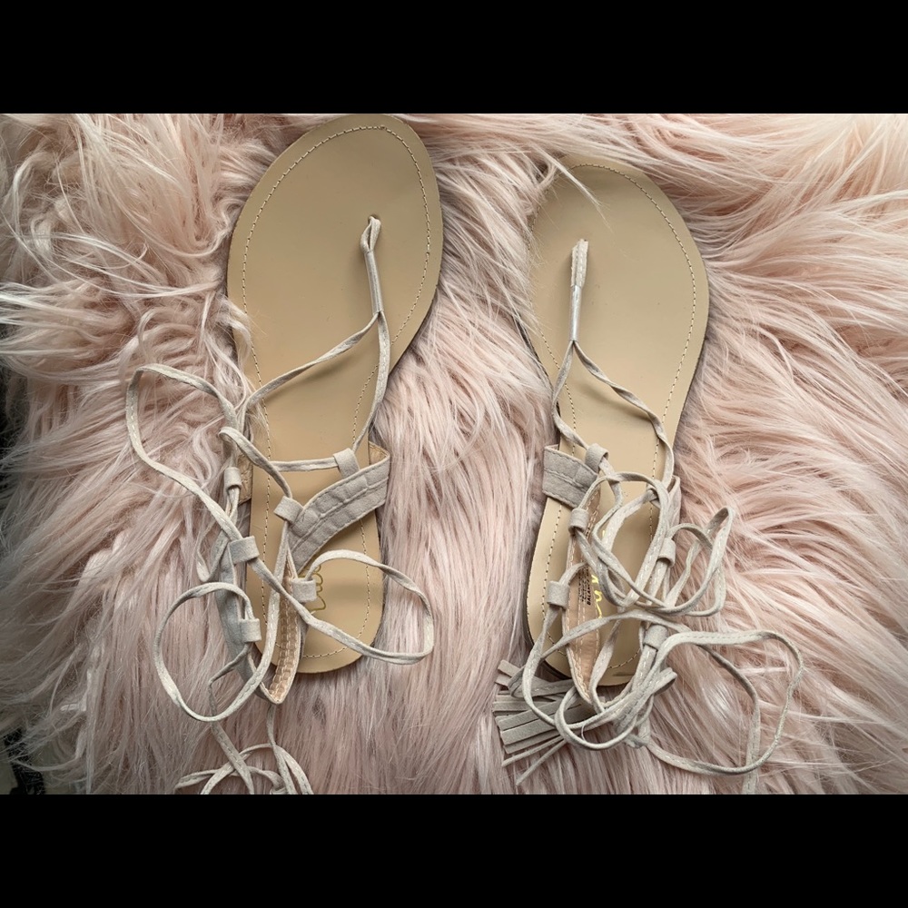 Lulu’s Sandals Size 8